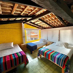  Hostal Casa Frida Gaylodging